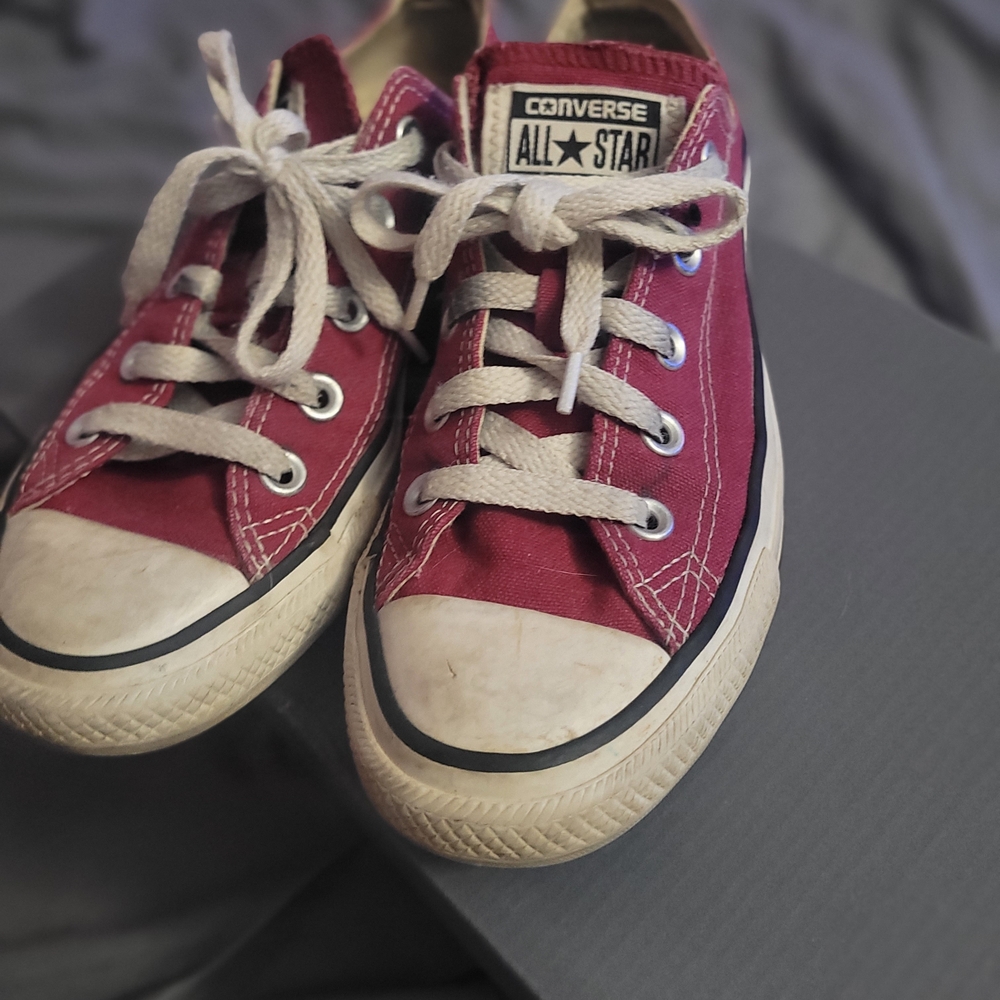 Converse Chuck Taylor Maroon Canvas Sneakers Size 6